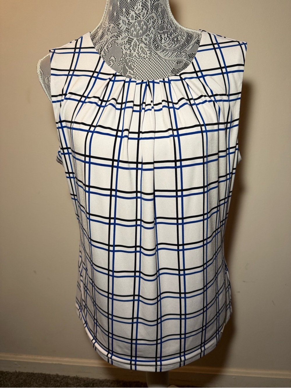 Calvin Klein women’s Sleeveless White Plaid Top shirt with Blue and Black Grid L